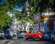 HDR - Amerikanischer roter Oldtimer fährt in den Seitenstraßen von Havanna Kuba - Serie Kuba Reportage