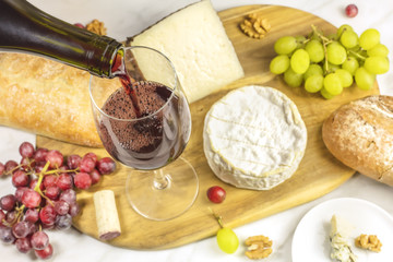 Wall Mural - Red wine, cheese, bread and grapes at tasting