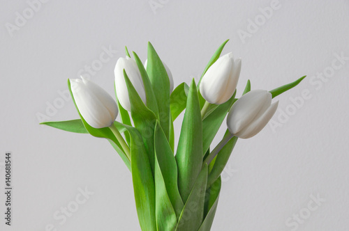 Dekoracja na wymiar  biale-tulipany