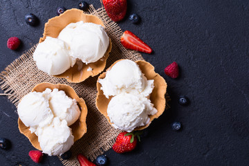 Vanilla ice cream with berries