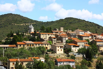 Wall Mural - Village de Cucugnan dans les Corbières, France