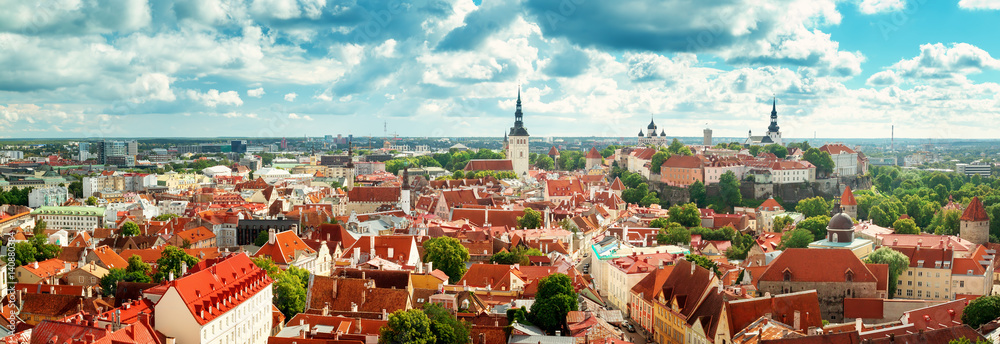 Obraz na płótnie Old Tallinn. Estonia. Panoramic view to toompea buildings from Oleviste church in summer w salonie