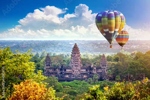 Cuadros en Lienzo Angkor Wat Temple with balloon, Siem reap in Cambodia.