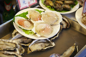 Fresh raw shellfishes 