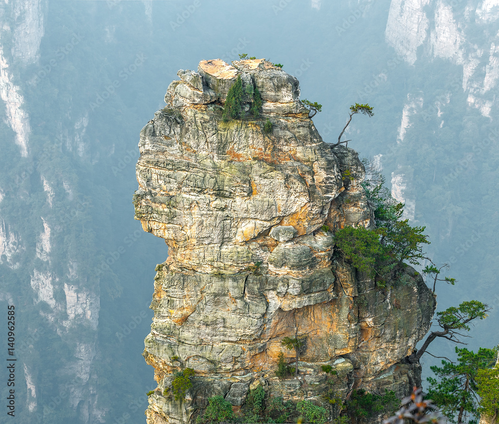 Photo Stock Alone rock column mountain (Avatar rocks). Zhangjiajie ...