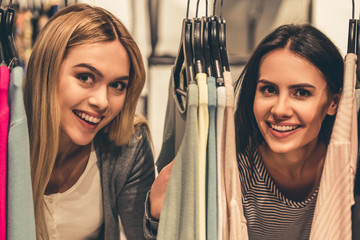 Wall Mural - Girls going shopping