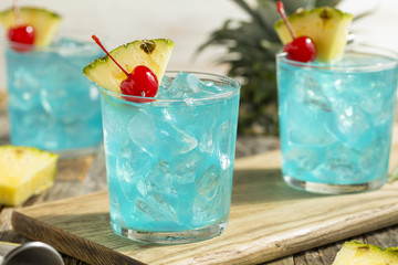 Wall Mural - Refreshing Blue Hawaii Cocktail Punch