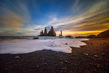 Wall Mural - reynisdrangar sunset