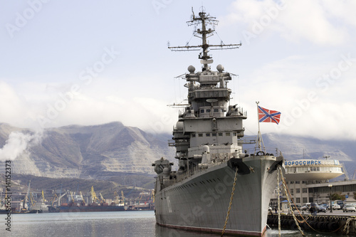 Zdjęcie XXL Rosyjski okręt wojenny w porcie Noworosyjsk