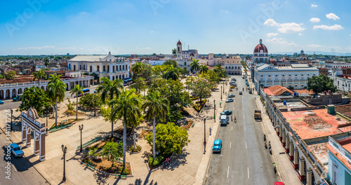 Dekoracja na wymiar  panoramiczny-widok-na-plaza-de-armas-w-cienfuegos-na-kubie