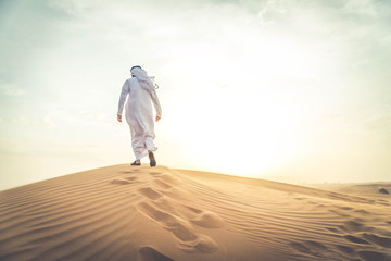 Wall Mural - Arabic man in the desert