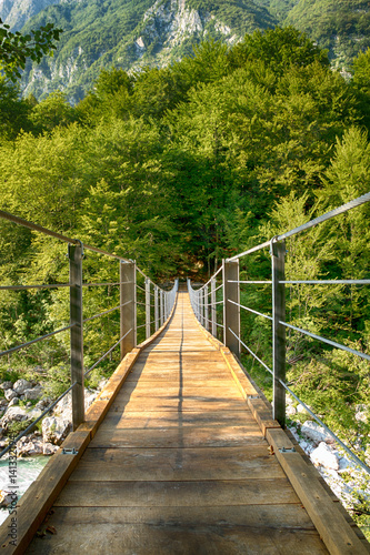 Dekoracja na wymiar  most-wiszacy-nad-rzeka
