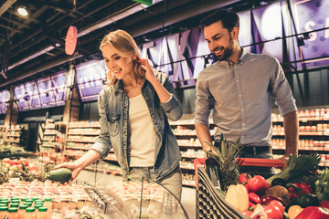 Poster - Couple at the supermarket