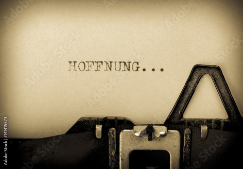 Plakat Nadzieja - napisana na starej maszynie do pisania - sepia