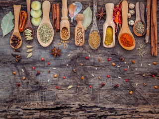 Poster - Various of spices and herbs in wooden spoons. Flat lay of spices ingredients chilli ,pepper corn, garlic, thyme, oregano, cinnamon, star anise, nutmeg, mace, ginger and bay leaves on shabby wooden.