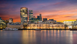 Fototapeta  - Sonnenuntergang hinter der City of London