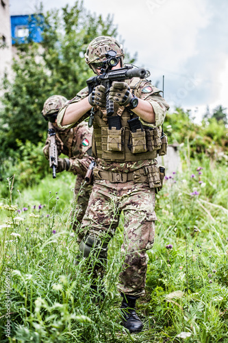 Fotografía Two military man snipers with airsoft automatic rifle