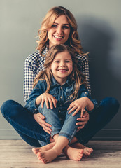 Canvas Print - Mom and daughter