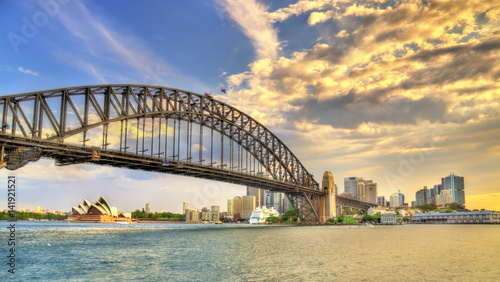 Obraz na płótnie Sydney Harbour Bridge from Milsons point, Australia.
