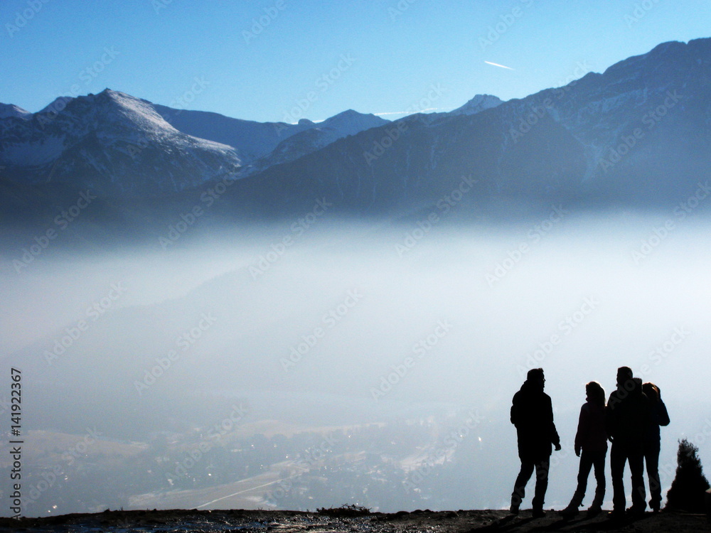 turyści w górach w Zakopanem - obrazy, fototapety, plakaty 