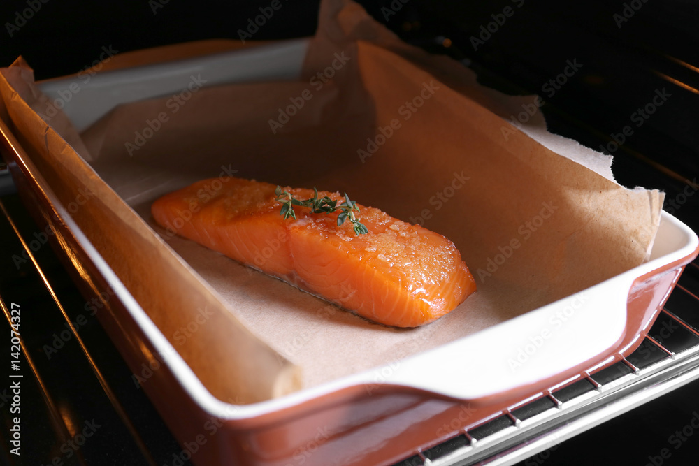 Freshly salted salmon fillet in baking dish