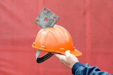 
Helmet saved the life of a construction worker
