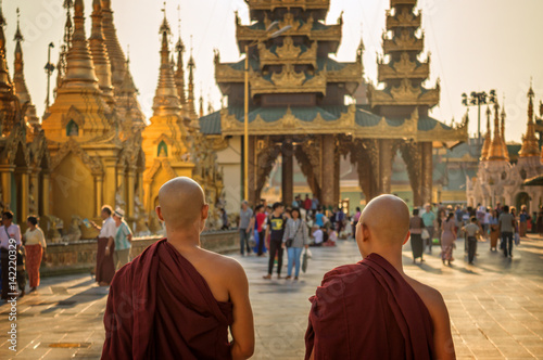 Fotografie, Obraz Monks at Shwedagon Pagoda in Yangon, Burma Myanmar