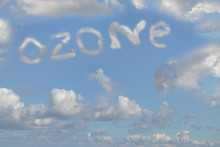 Ozone écrit Avec Des Nuages
