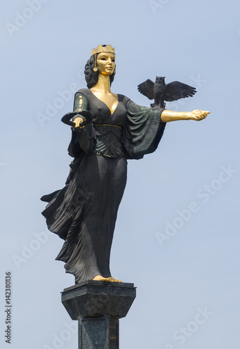 Plakat Świątobliwa Sofia statua w centrum Sofia miasto, Bułgaria