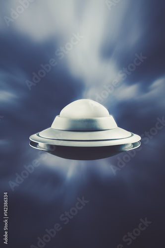 Plakat UFO leci na niebie z prędkością światła