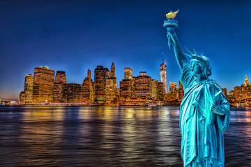 Canvas Print - Statue of liberty with Manhattan skyline