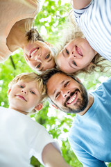 Wall Mural - Glücklicher Mann und seine Familie