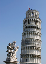 Der Schiefe Turm Auf Der Piazza Dei Miracoli In Pisa In Italien