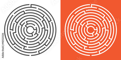 Fotomural Round maze isolated on white and orange backgrounds