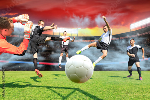 pilkarze-podczas-meczu-na-stadionie