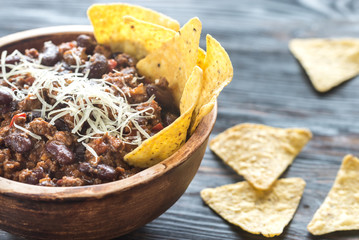 Wall Mural - Bowl of chili con carne with tortilla chips