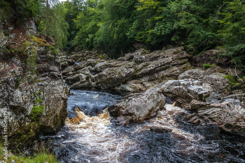 Fotomural Findhorn river flowing through Highlands