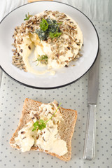 Poster - Käse mit Sonnenblumen- Kernen und Toast