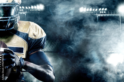Plakat Futbolu amerykańskiego sportowa gracz na stadium z światłami na tle z kopii przestrzenią