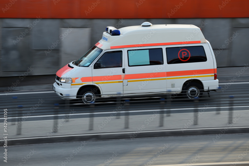 Ambulance - obrazy, fototapety, plakaty 