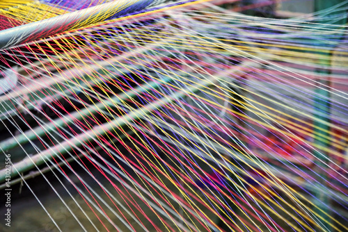 Fotografía Loom weaving colors threads : Closeup
