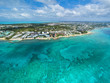 Karibik, Cayman Islands, Grand Cayman, George Town, Flug über George Town und den Seven Miles Beach, Luxus Hotels und Appartements,
