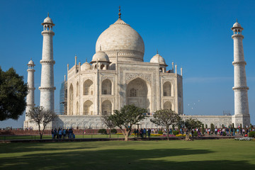 Fototapete - Taj Mahal Agra - A  beautiful white marble mausoleum built on the banks of river Yamuna by Mughal emperor Shah Jahan.