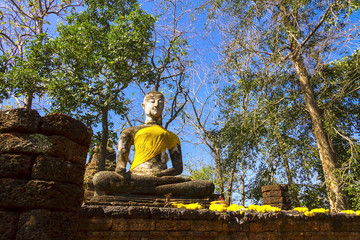 Wall Mural - Wat Khao Phanom Phloeng ancient stature buddha