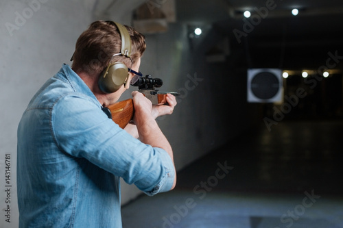 Fotomural Handsome serious man looking at the target