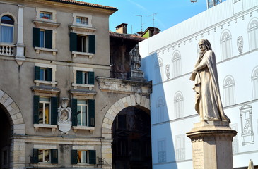 Wall Mural - The marble statue of Dante Alighieri in the homonymous square in Verona, Italy