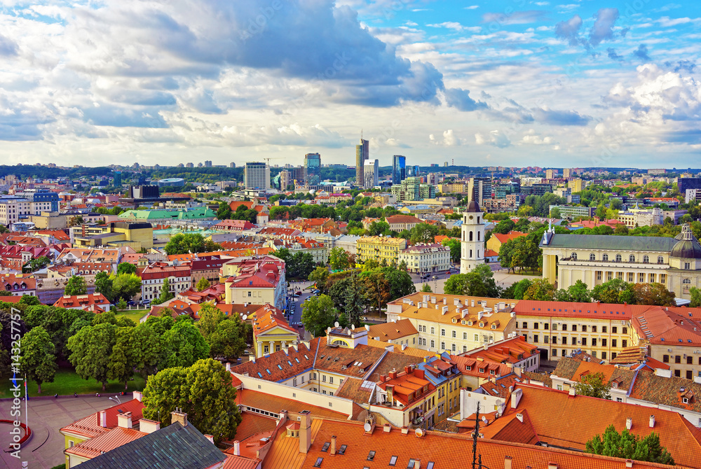 Obraz na płótnie Roof tops to Cathedral Square and Financial District of Vilnius w salonie