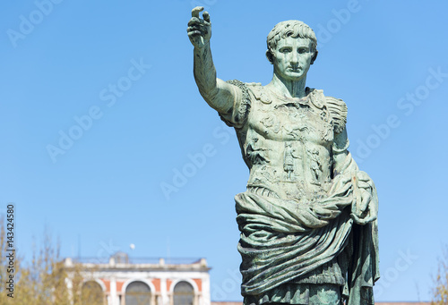 Fotografía Ancient statue of Julius Caesar in Naples