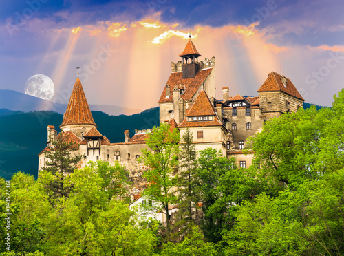 Photographie Beautiful and old architecture of the famous Dracula castle in Bran town