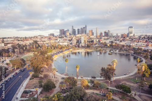 Zdjęcie XXL Spektakularny widok na centrum Los Angeles ze skrzyżowaniem Westlake i McArthur Park